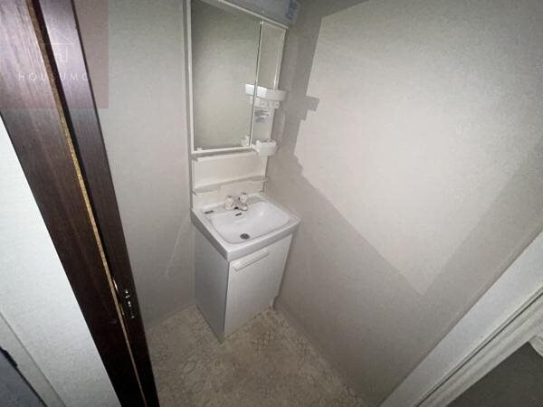 物件内観写真21　(独立洗面化粧台が付いています)