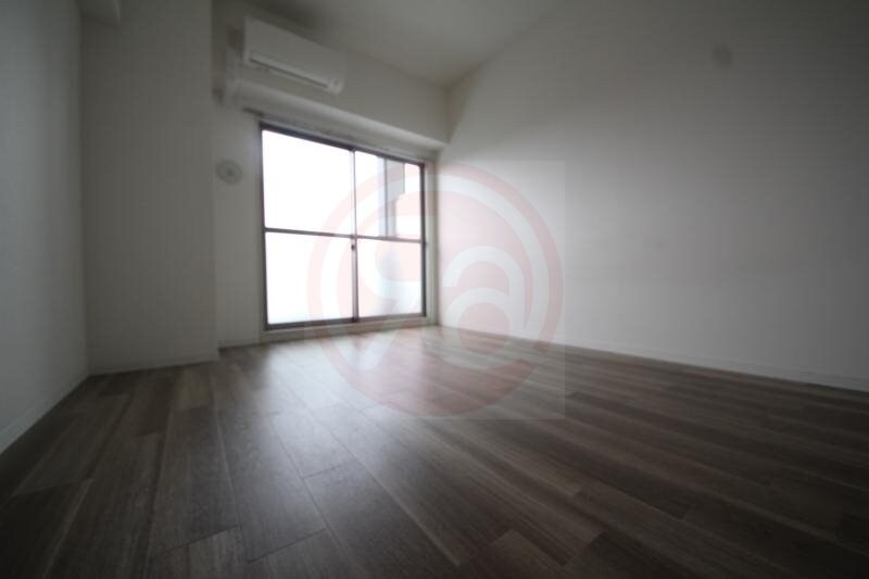 物件内観写真13　(広々とした洋室です)