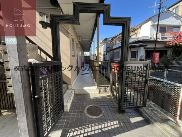 物件外観写真2　(落ち着いたロビーです)