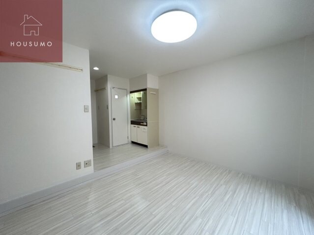 物件内観写真7　(落ち着いた色調の寝室です)