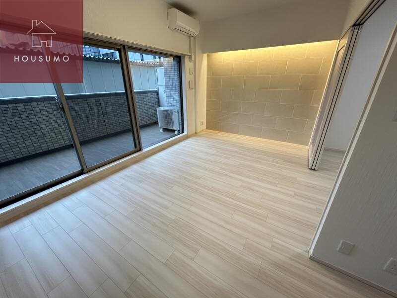 物件内観写真6　(ゆったりとした居間です)