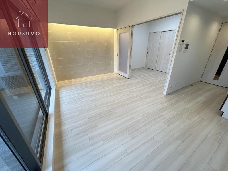 物件内観写真7　(こちらの居間で趣味の時間をお楽しみください)