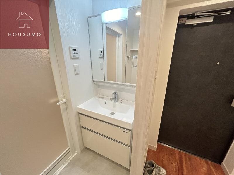 物件内観写真16　(独立洗面台あり、毎朝おしゃれに忙しい女性の方におすすめです)