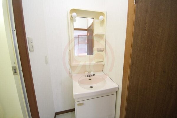 独立洗面台(朝の身支度には欠かせない独立洗面化粧台)