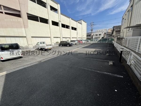 物件外観写真3　(駐車場があります)