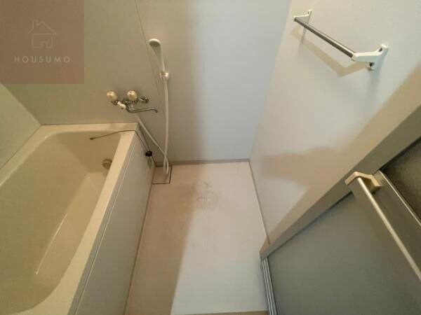 物件内観写真5　(落ち着いた空間のお風呂です)