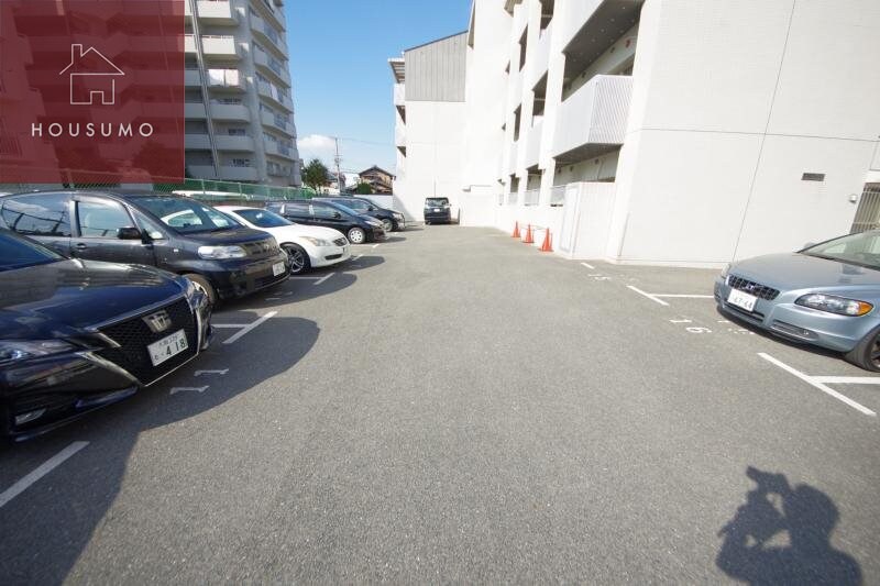 物件外観写真3　(カースペースがあります)