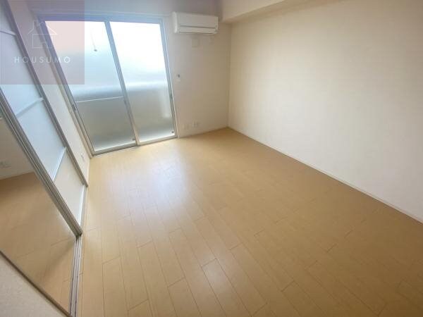 物件内観写真4　(こちらのリビングで趣味の時間をお楽しみください)