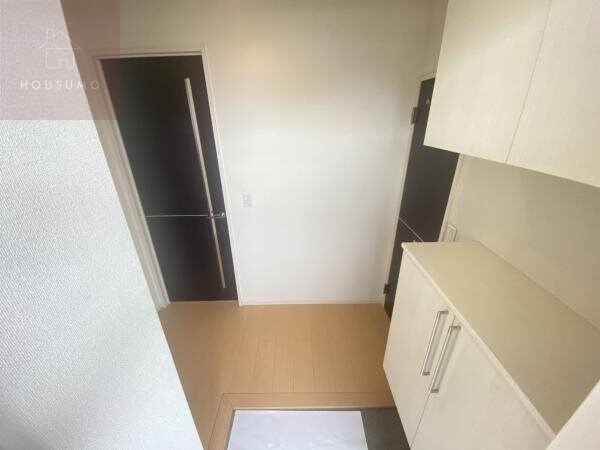 物件内観写真9　(落ち着いた玄関です)