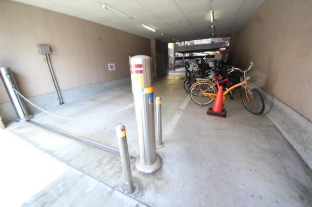 物件外観写真2　(駐車場に車を止められます)