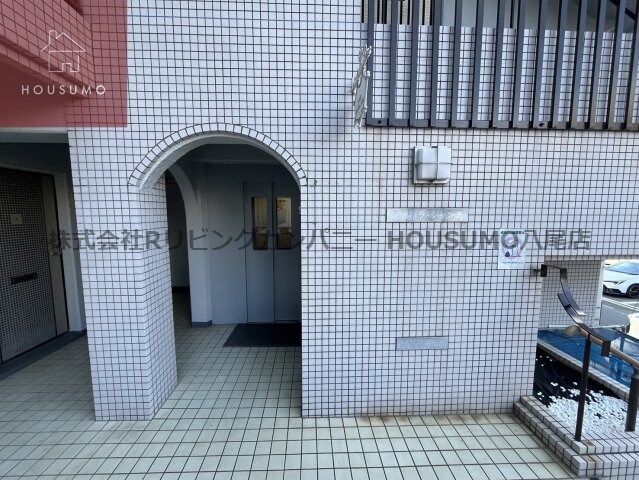 物件外観写真2　(落ち着いたロビーです)