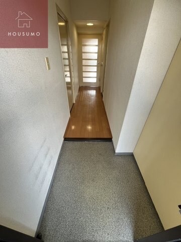 物件内観写真9　(ゆったりとした玄関です)