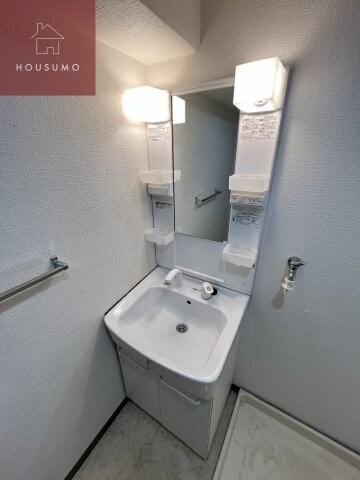 物件内観写真16　(独立洗面台で身支度をすべて済ませてしまいましょう)