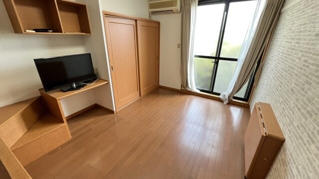 物件内観写真3　(おしゃれな居間です)