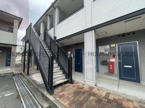 物件外観写真2　(エントランスです)