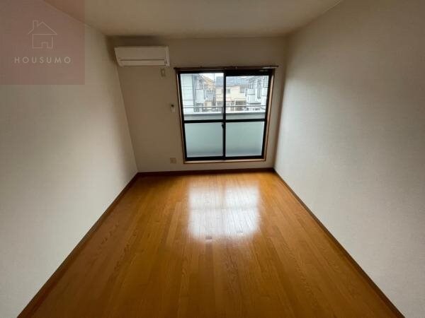 物件内観写真4　(ゆったりとしたリビングです)