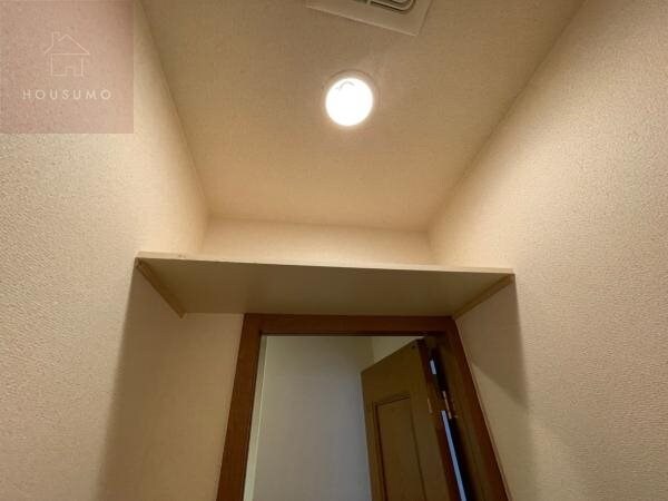 物件内観写真20　(明るい色調の室内です)