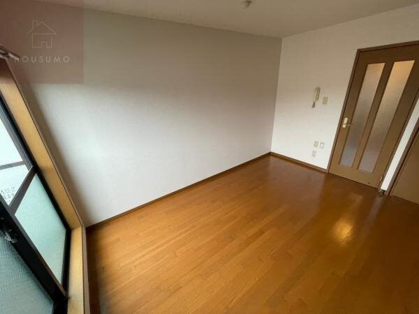 物件内観写真24　(こちらのリビングで趣味の時間をお楽しみください)