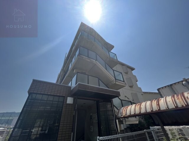 物件外観写真1　(落ち着いた雰囲気の外観です)