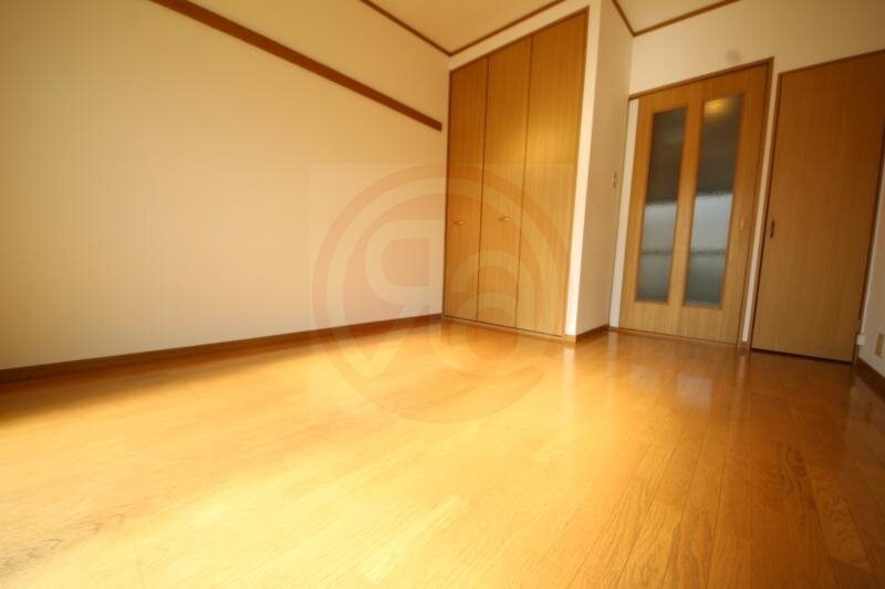 物件内観写真25　(落ち着いた色調の洋室です)