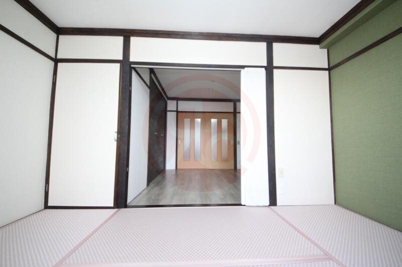 物件内観写真5　(こちらのリビングで趣味の時間をお楽しみください)