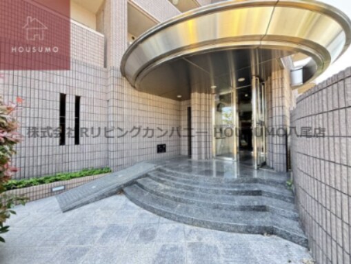 物件外観写真3　(清潔なロビーです)