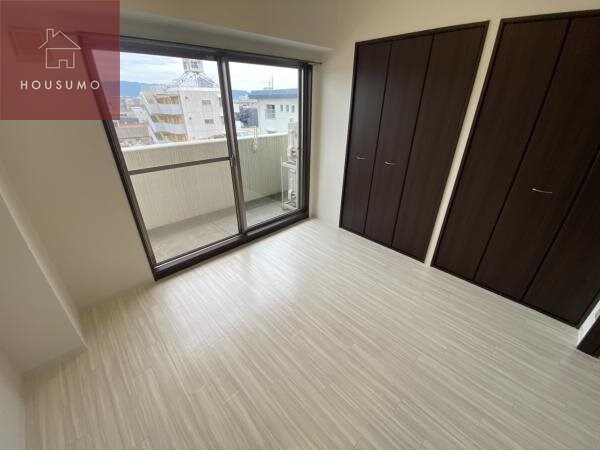 寝室(落ち着いて過ごせるお部屋なので、寝室にいかがでしょうか)