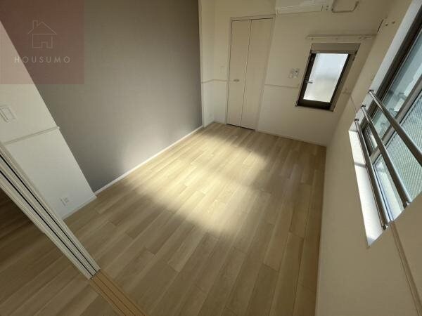 物件内観写真8　(使い勝手のいい寝室です)