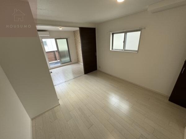 物件内観写真4　(おしゃれなリビングです)