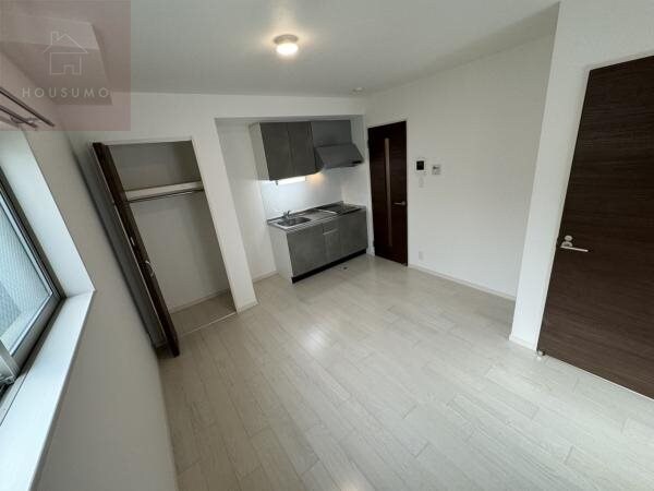 居室(こちらの居間で趣味の時間をお楽しみください)