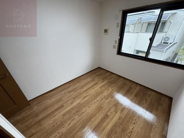 寝室(落ち着いて過ごせるお部屋なので、寝室にいかがでしょうか)