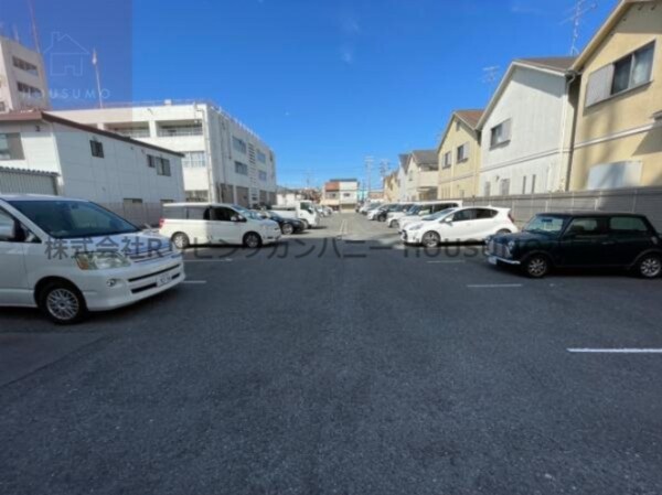 駐車場(駐車場です)