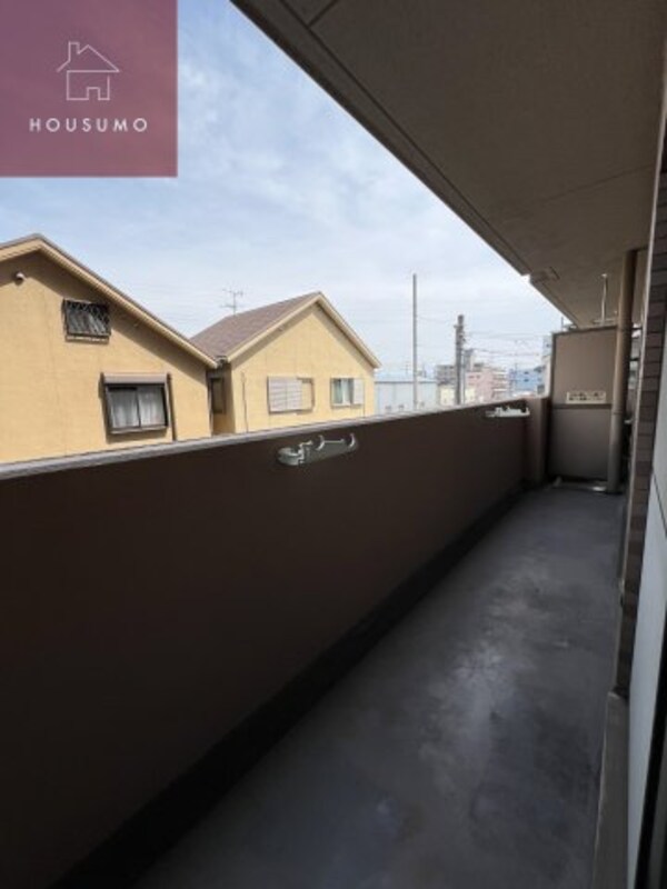 バルコニー(外からの目が気にならないバルコニーで洗濯物が干せます)