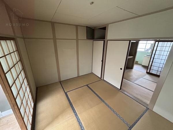 寝室(広くて明るい寝室)