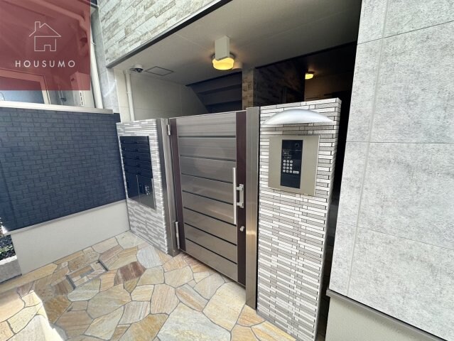 物件外観写真2　(エントランスです)