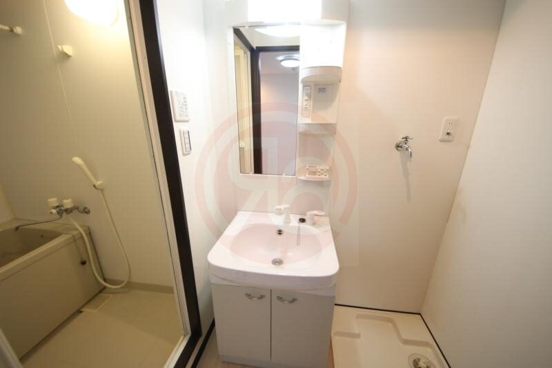 物件内観写真19　(朝の身支度には欠かせない独立洗面化粧台)