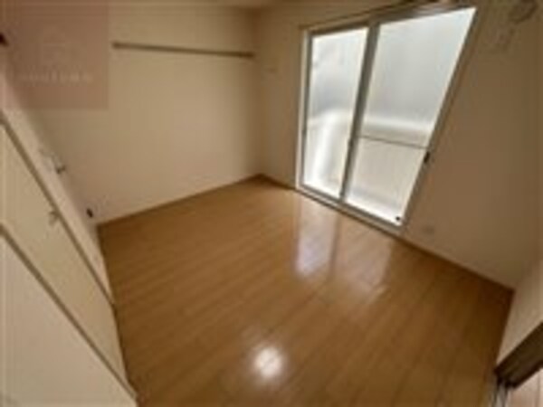 洋室(使い勝手のいい洋室です)