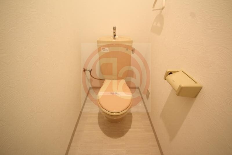 物件内観写真10　(ゆったりとした空間のトイレです)