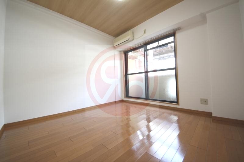 物件内観写真24　(落ち着いた色調の洋室です)