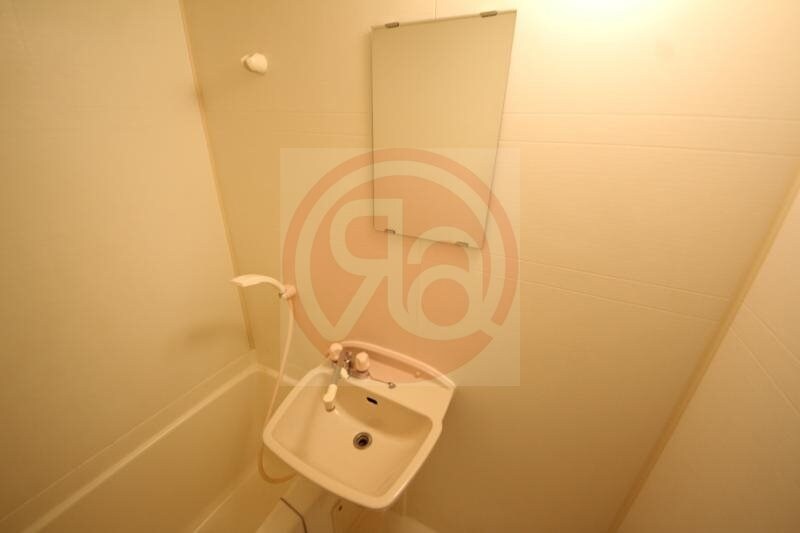 物件内観写真18　(明るい洗面所です)