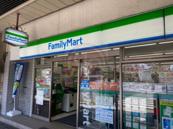 周辺環境(ファミリーマート 南田辺駅前店 653m)