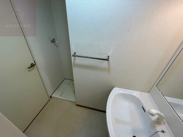 内装他(明るい色調の室内です)