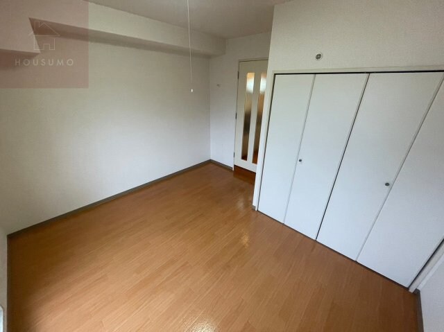 物件内観写真22　(こちらのリビングで趣味の時間をお楽しみください)