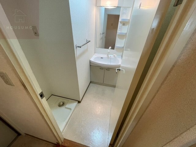 物件内観写真26　(広い洗面スペース)