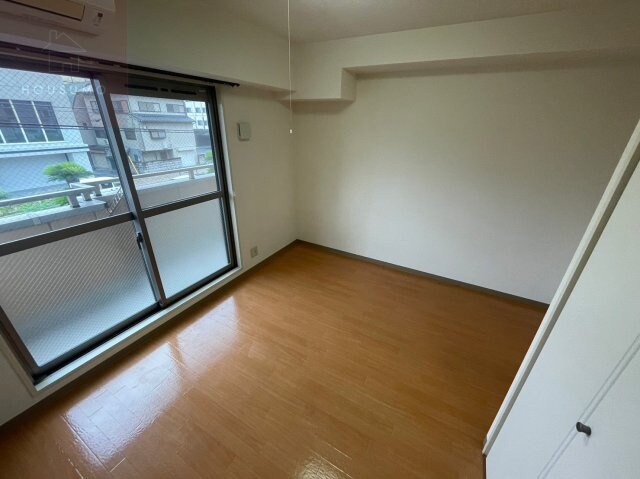 物件内観写真27　(ゆったりとした居間です)