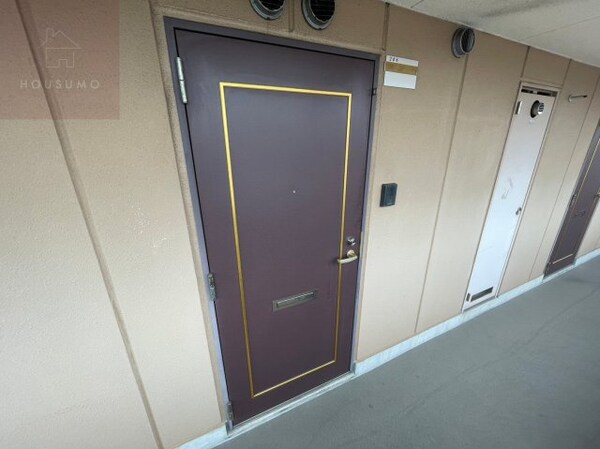 玄関(毎日通る玄関はこちらです)
