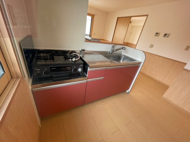 物件内観写真4　(コンパクトなキッチンで掃除もラクラク)