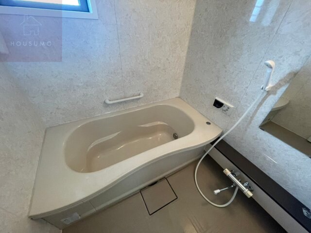 物件内観写真5　(コンパクトで使いやすいお風呂です)