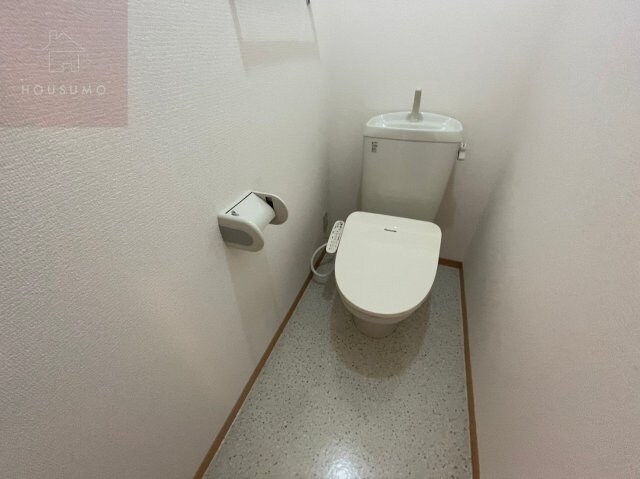 物件内観写真7　(清潔感のあるトイレです)