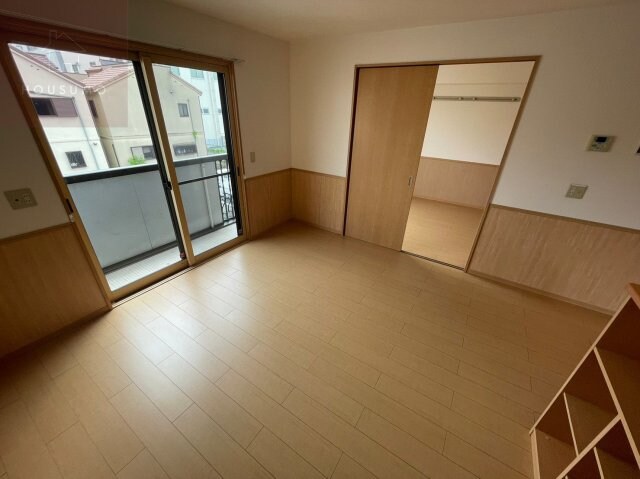 物件内観写真24　(ゆったりとした居間です)